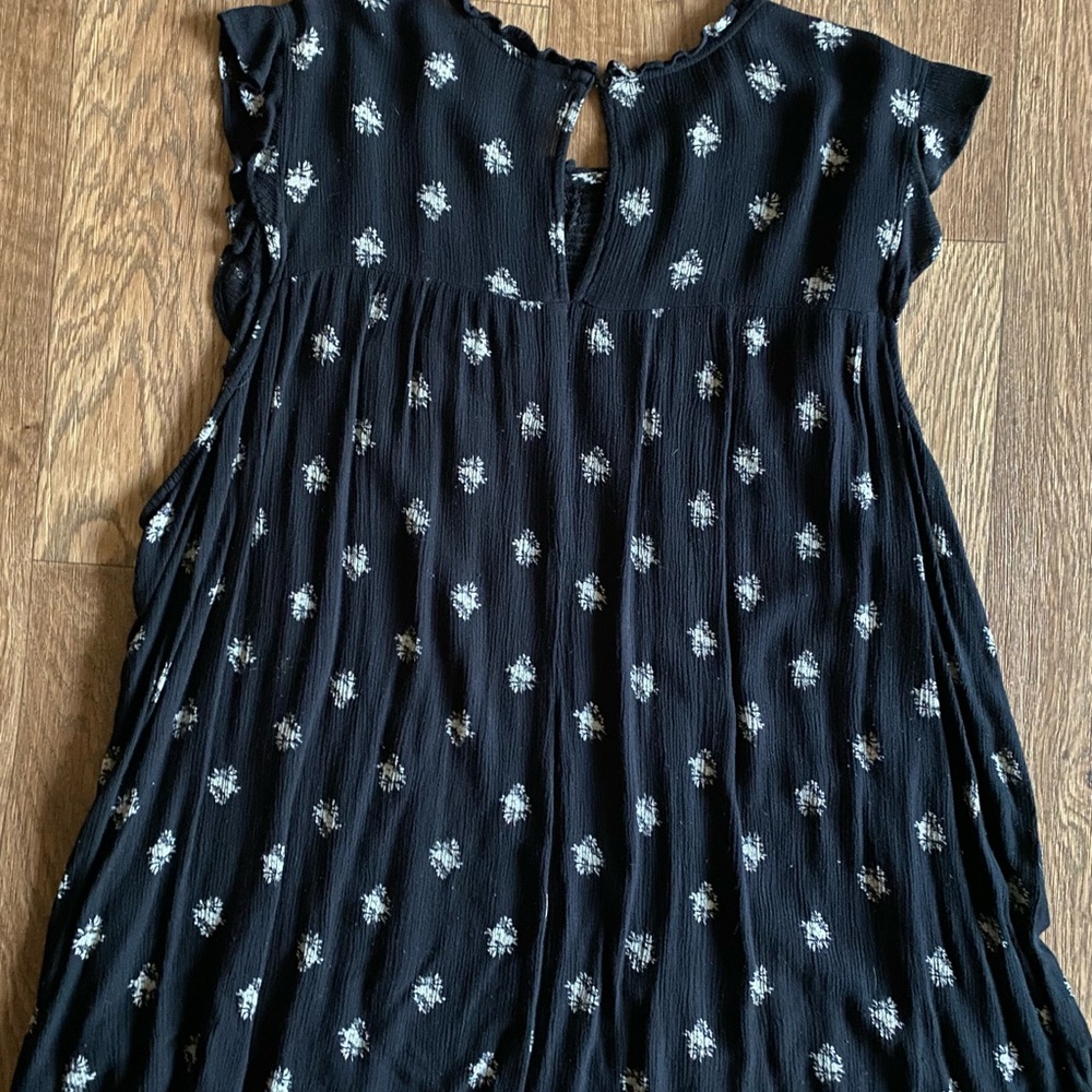 Old Navy Black Sleeveless Floral Smocked Yoke Top